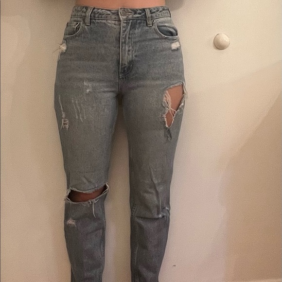 RVCA Ripped Jeans - Picture 2 of 4